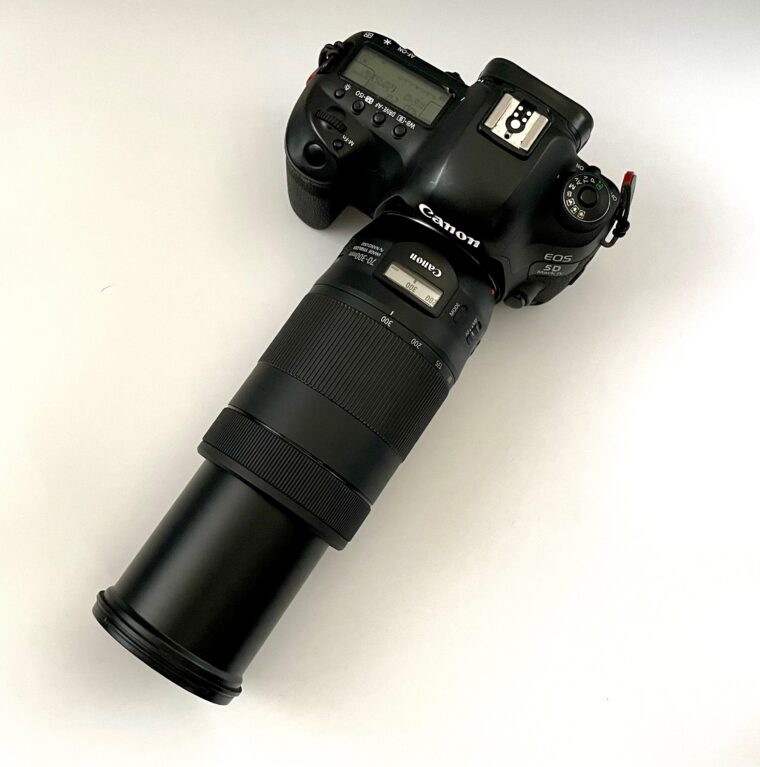 CANON EF70-300mm F4-5.6 IS II USMの鏡筒を伸ばした姿