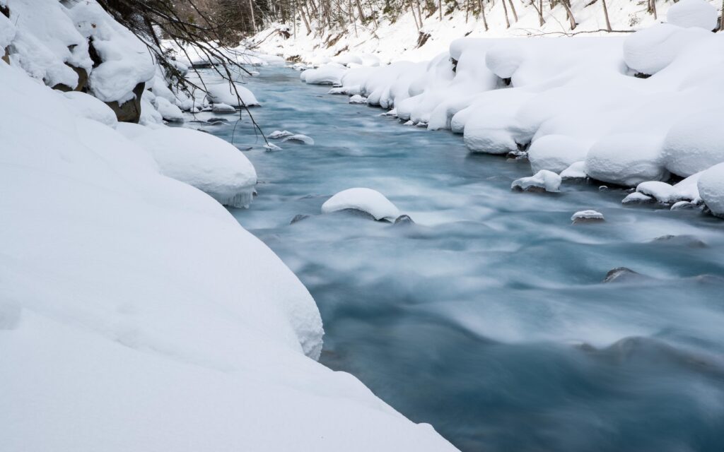 雪景色の美瑛川